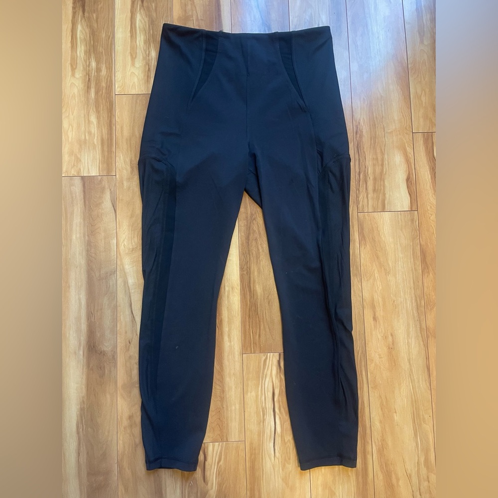 Lululemon | Black High-Waisted Gym Leggings with Mesh Cut Out Detail